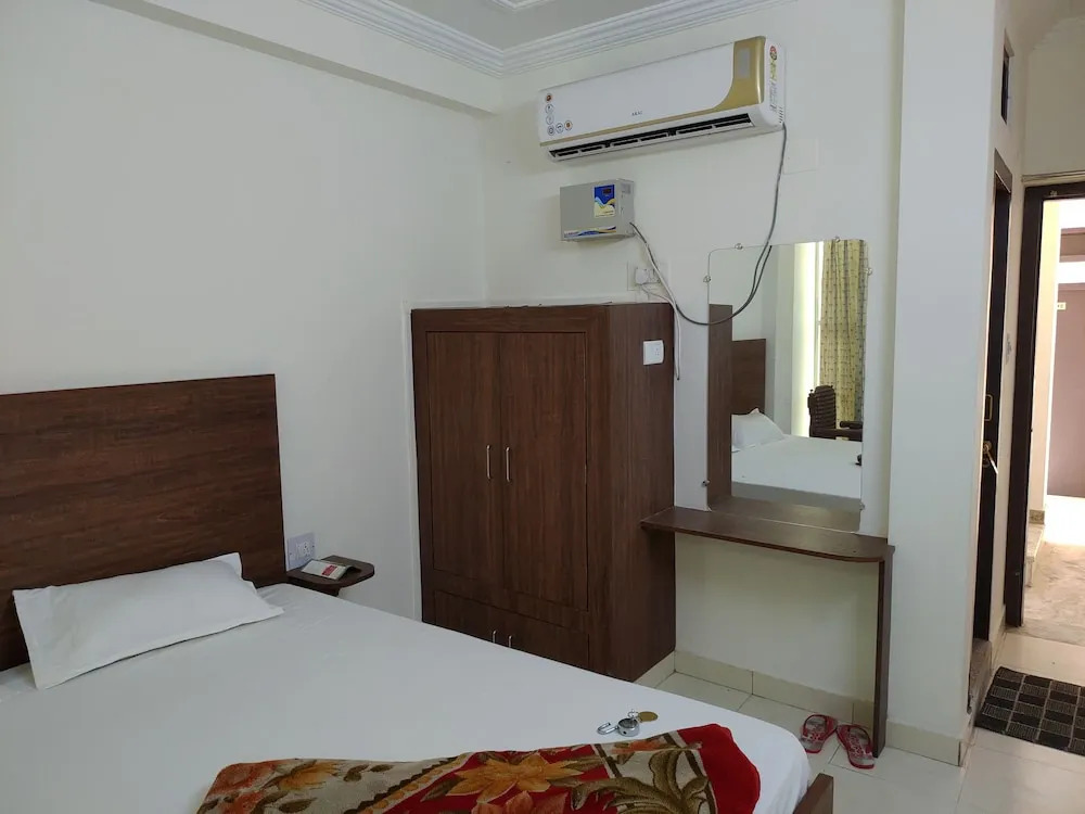 Hotel Green Palace and Ujala Restaurant