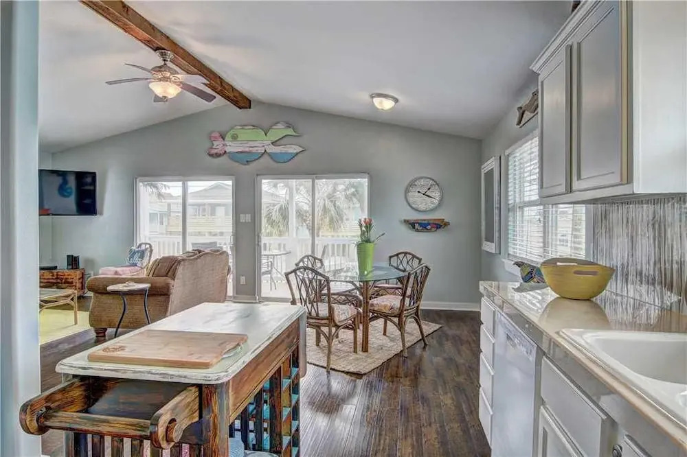 A Big Nauti 5 Bedrooms 2 Bathrooms Home