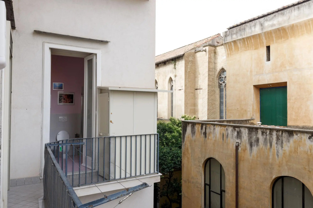Duomo 77 in Napoli with 2 bedrooms and 2 bathrooms