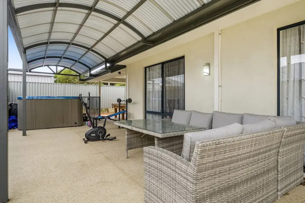 Spacious 4-bed House With Outdoor Area