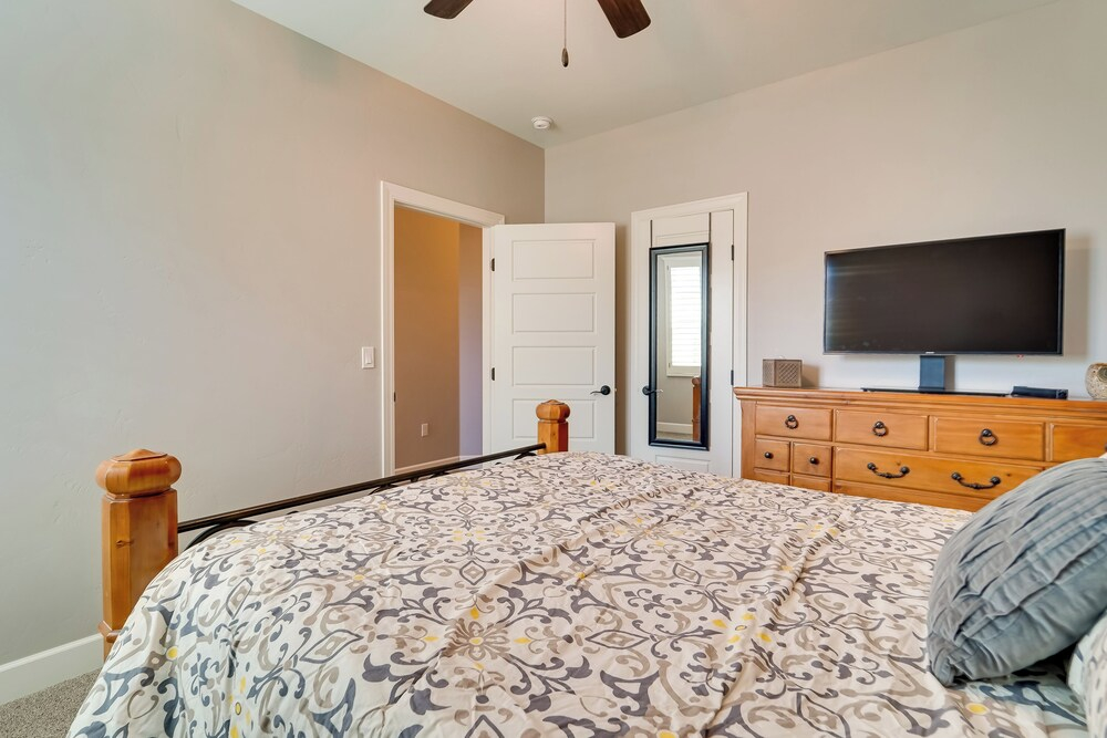 Carlsbad Retreat w/ Fire Pit & Fenced Yard!