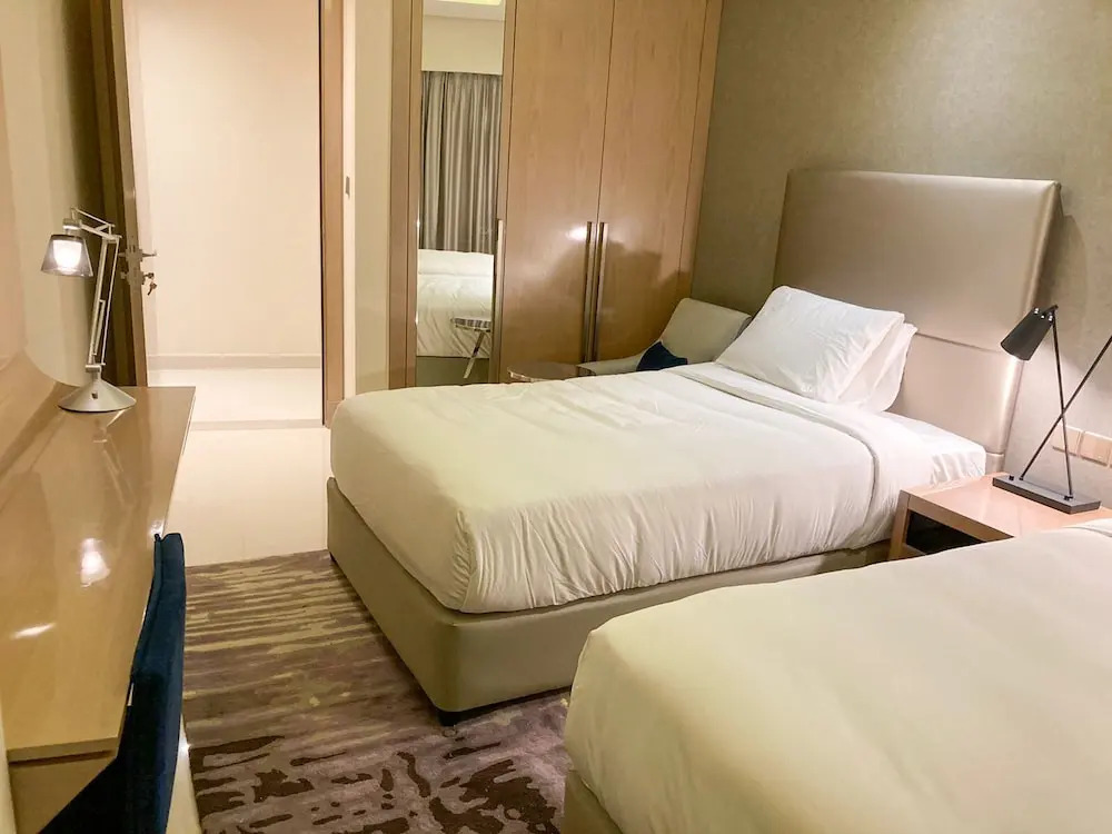 Stunning Fully Furnished 2 Bedroom in Paramount Prime Location Business bay