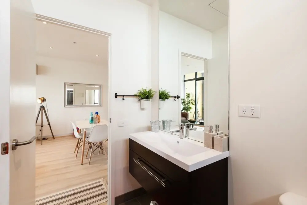 LENA, 2BDR Southbank Apartment
