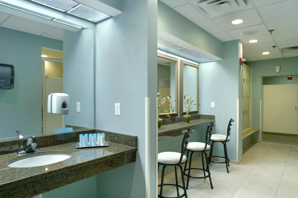 DoubleTree by Hilton Norfolk Airport