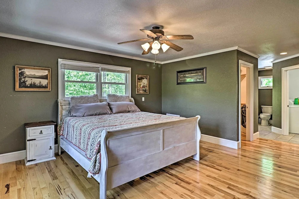 Private Bryson City Ranch Retreat w/ Mtn Views!