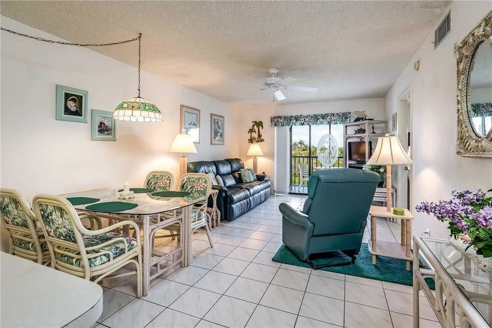 Admirals Bay 152 - Two Bedroom Condo