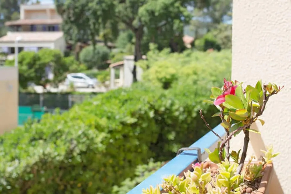 Studio in Bormes-les-mimosas, With Enclosed Garden and Wifi - 400 m Fr