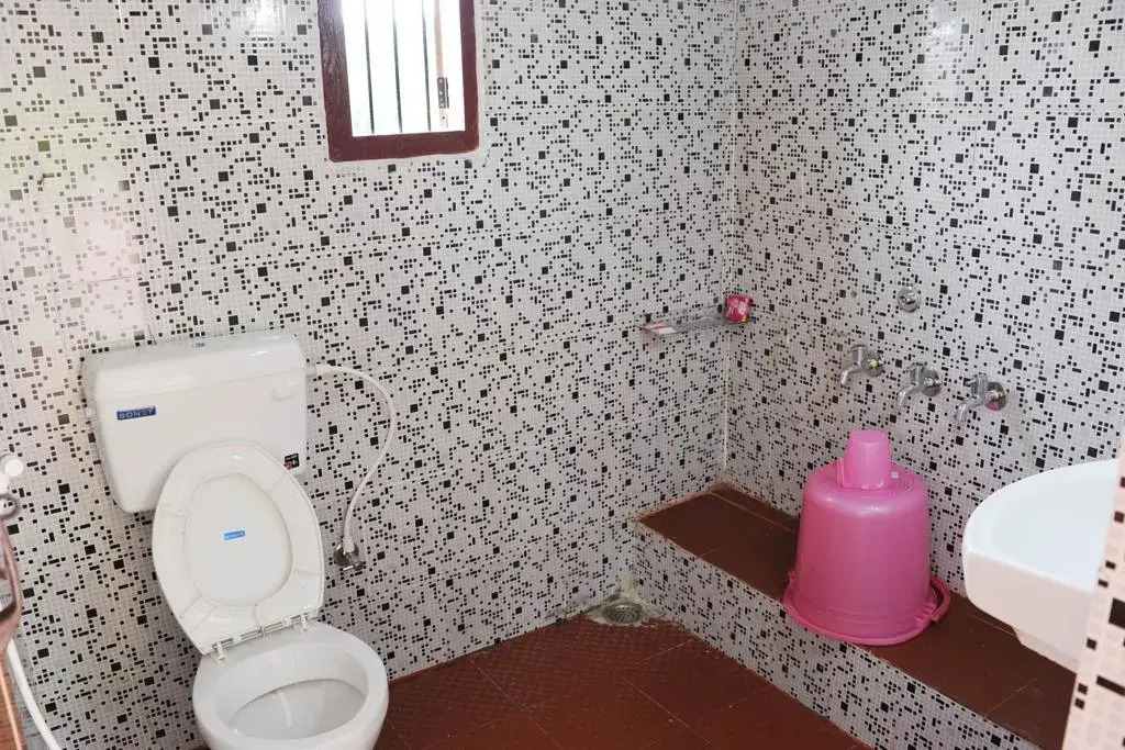 Family Estate Stay Near Murnad