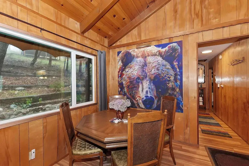 The Lazy Bear Cabin - For 6!