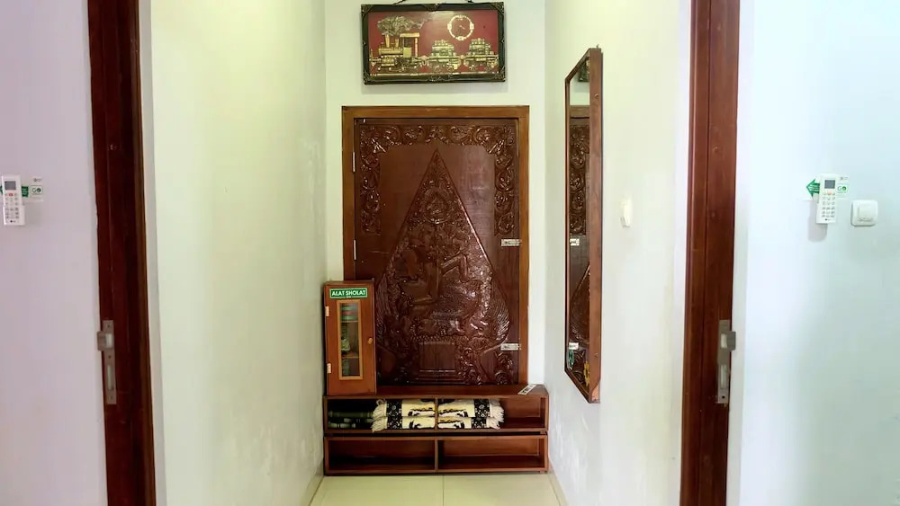 Villa Syariah Prambanan Private Swimming Pool by Simply Homy