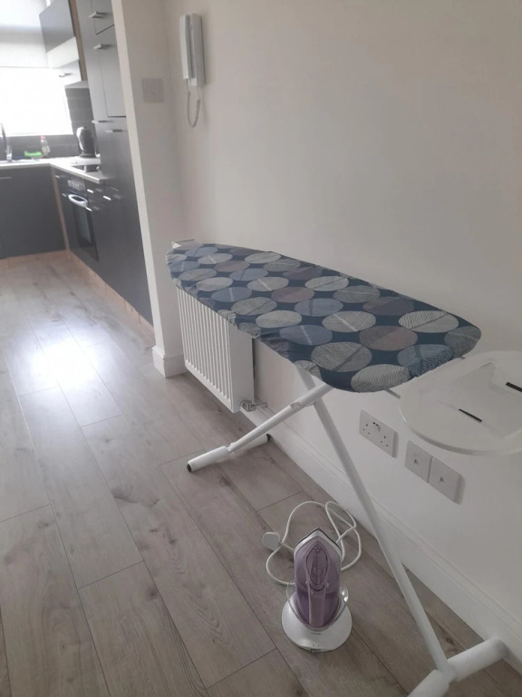 Flat - Sleeps 4 & Free Parking