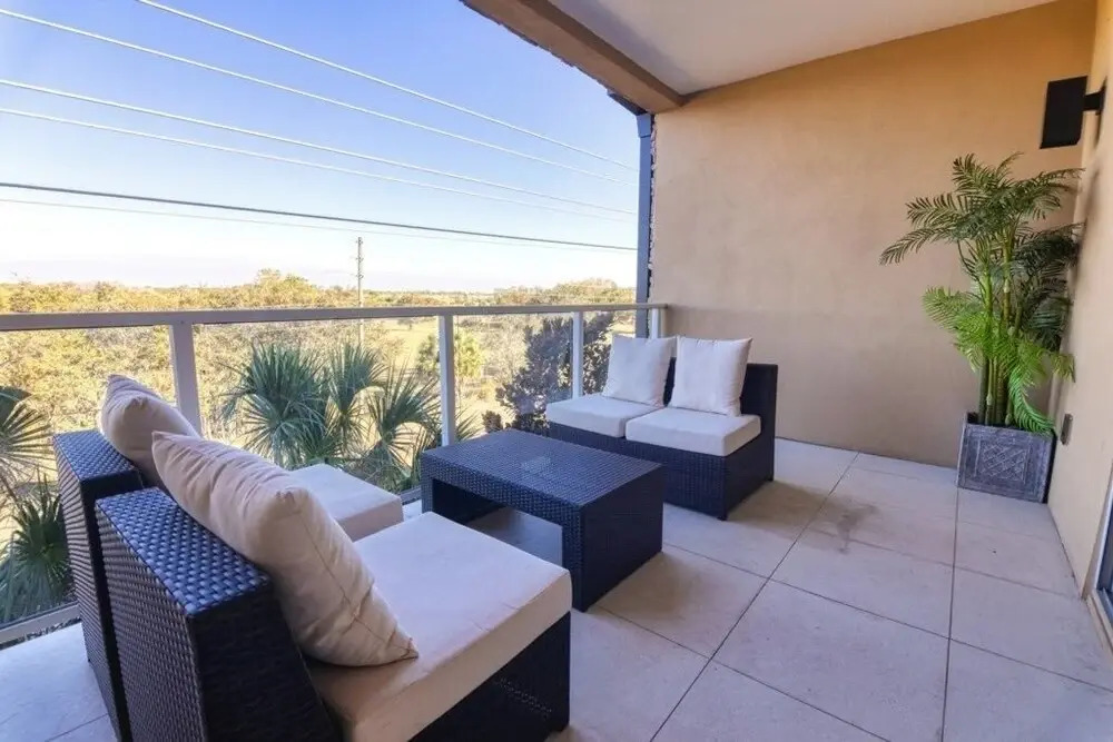 The Magic Townhouse 3 Bedroom Townhouse by Redawning
