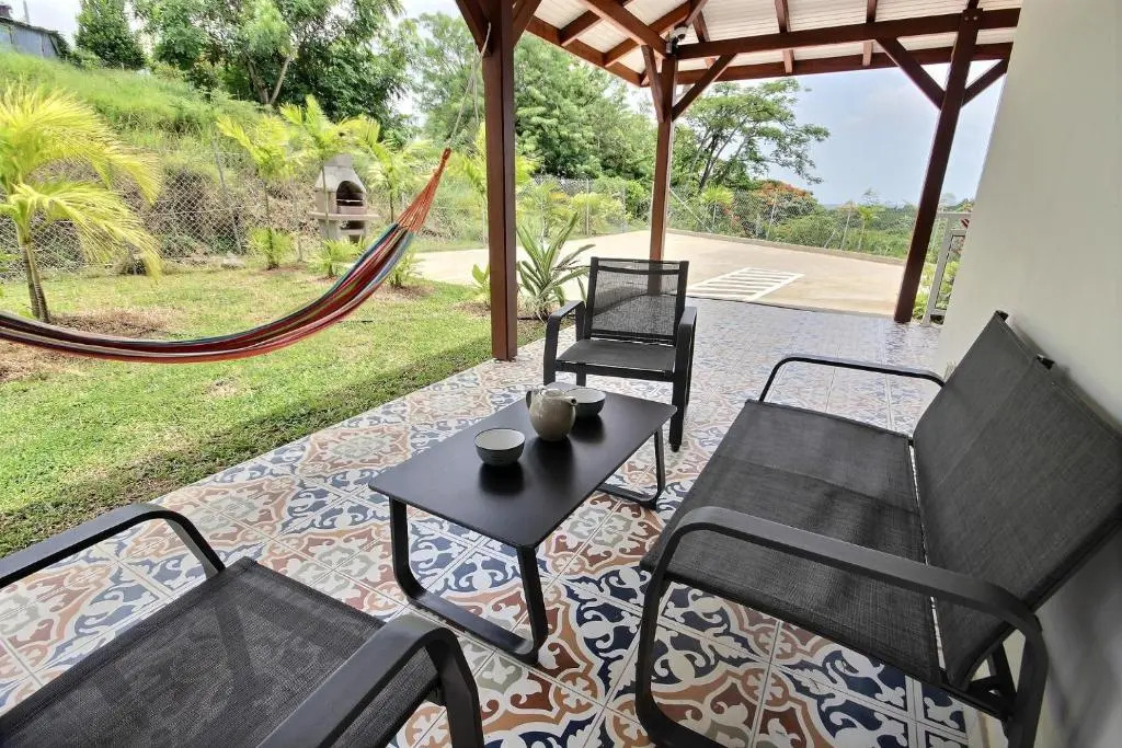 Villa Stone : piscine, accès PMR, à 15 min à pied de la plage
