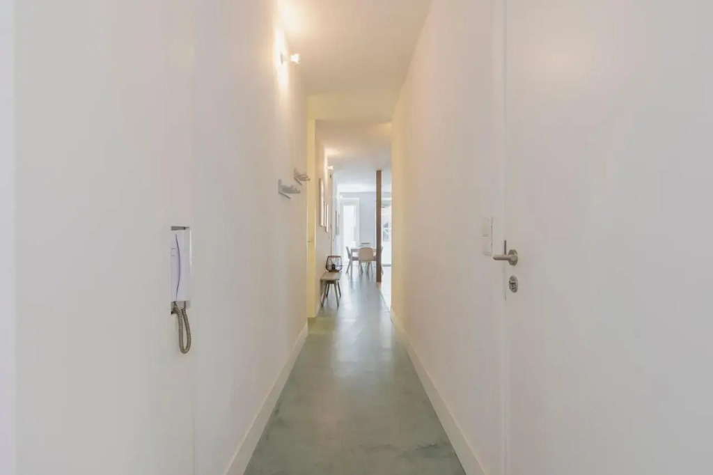 Brand new fully furnished hostel just 20 meters from Anjos metro station - 7