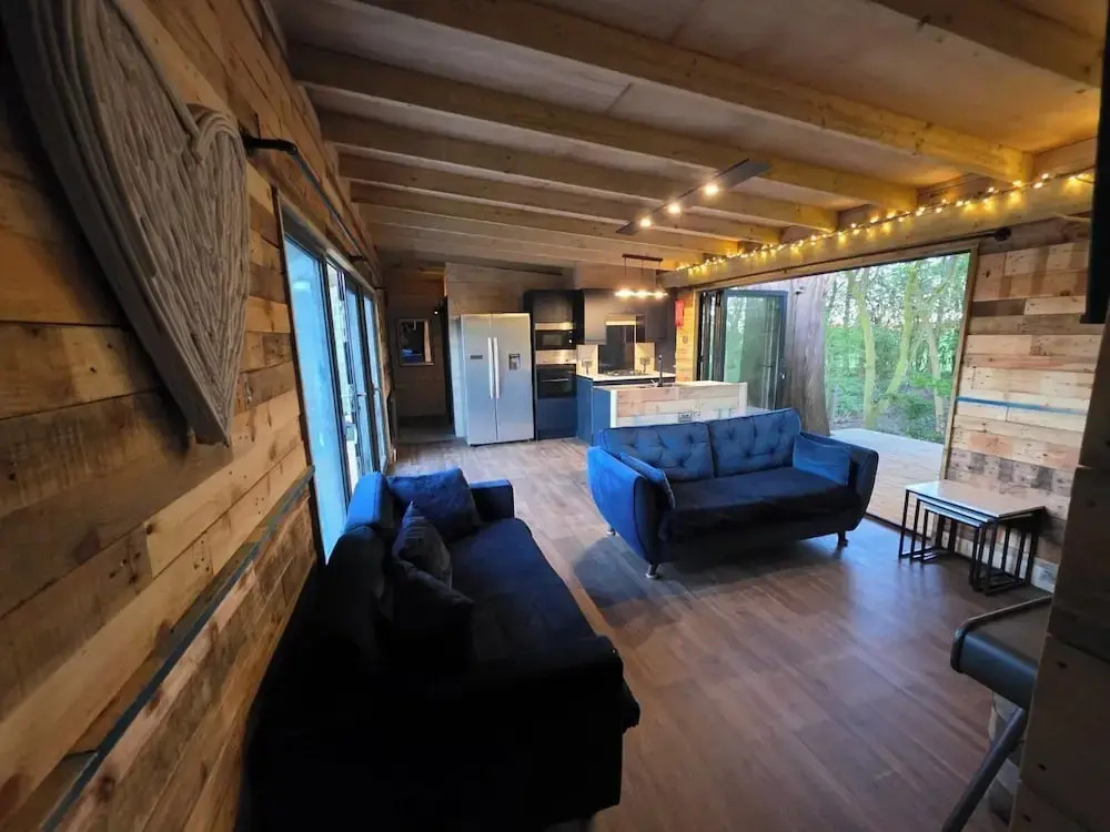 Tall Pines Lodge - Dog Friendly, Nr Sutton on Sea