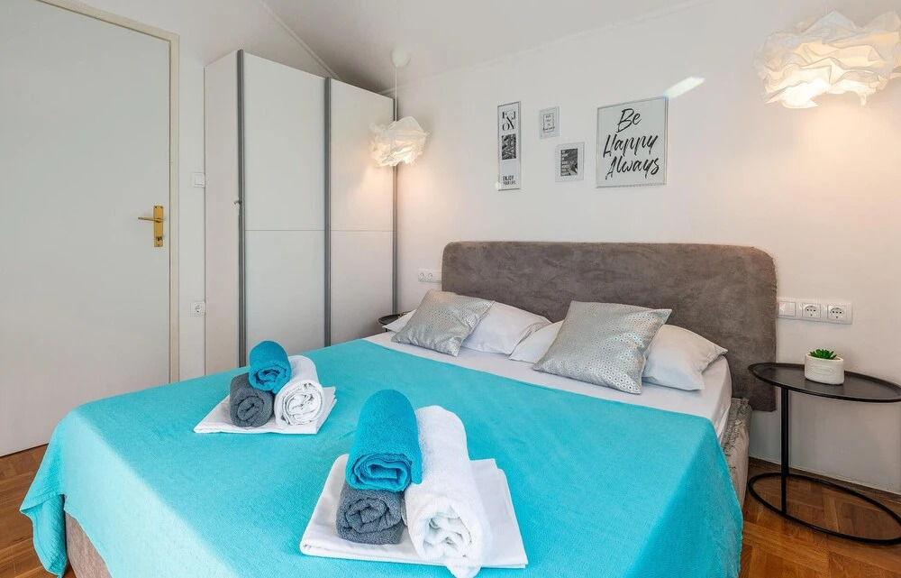 Beautiful Home in Vir With 4 Bedrooms, Wifi and Outdoor Swimming Pool