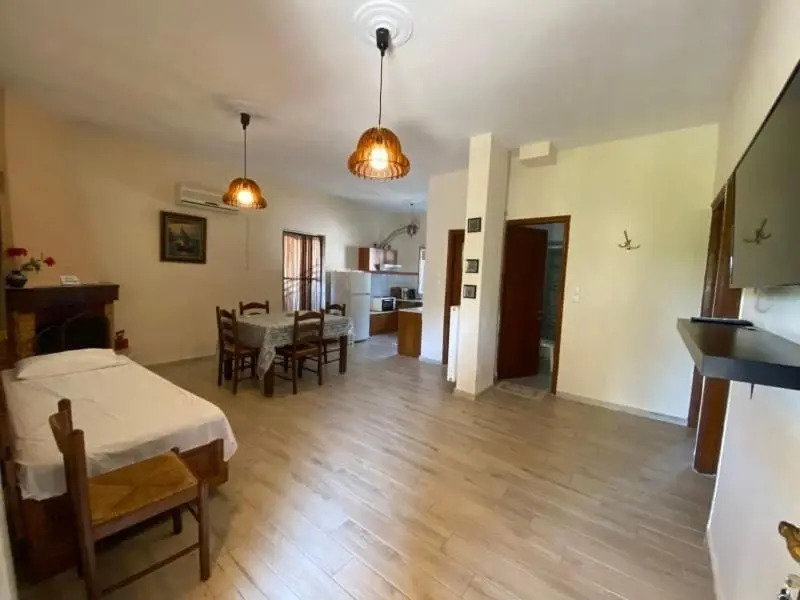 Menelaos Apartments