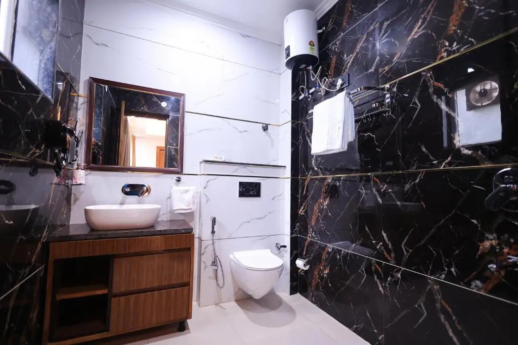 The Hoften Snowia Luxury Stay, Mukteshwar - Near Bhalugarh Waterfall