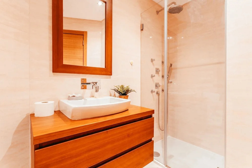 Modern Elegant 2 Bedroom in Amadora by GT House
