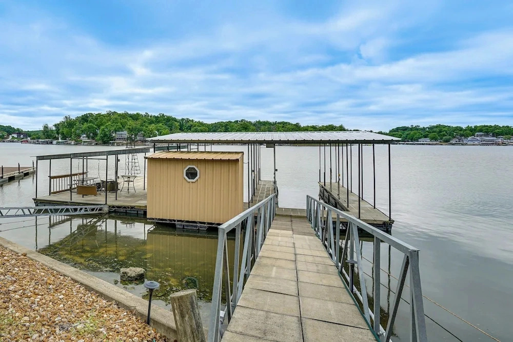 Dock & Slip, Walk to H Toads! Lake Ozark Retreat