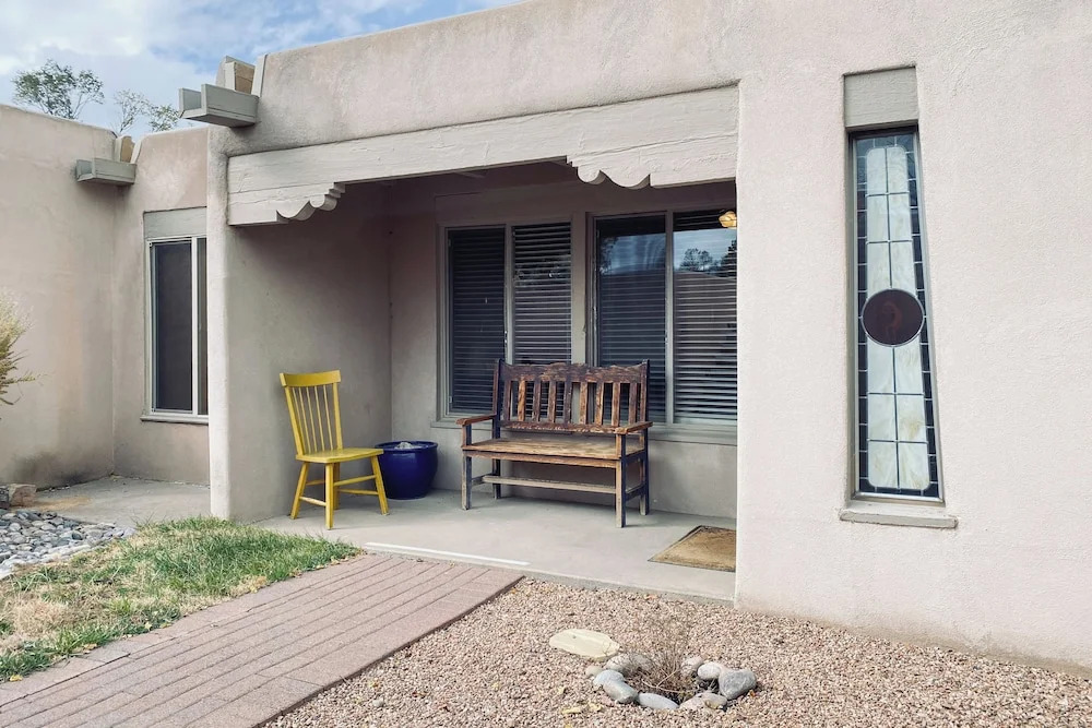 Cozy Southwest Style Santa Fe Condo!