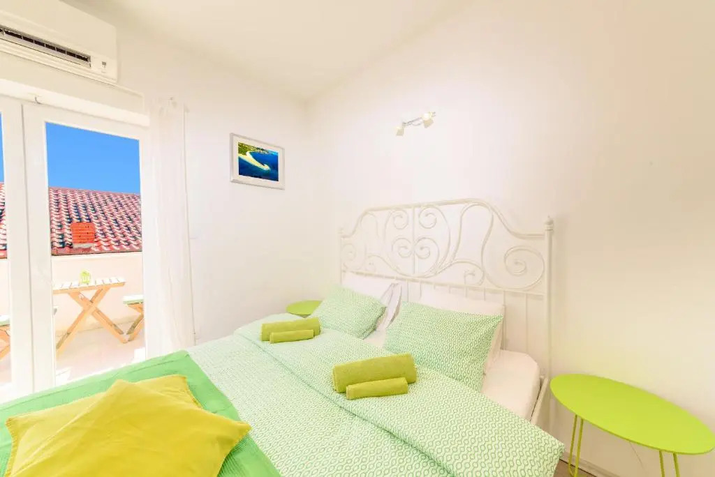 Sea Pearl Residence - Top beachfront location apartments in Bol centre