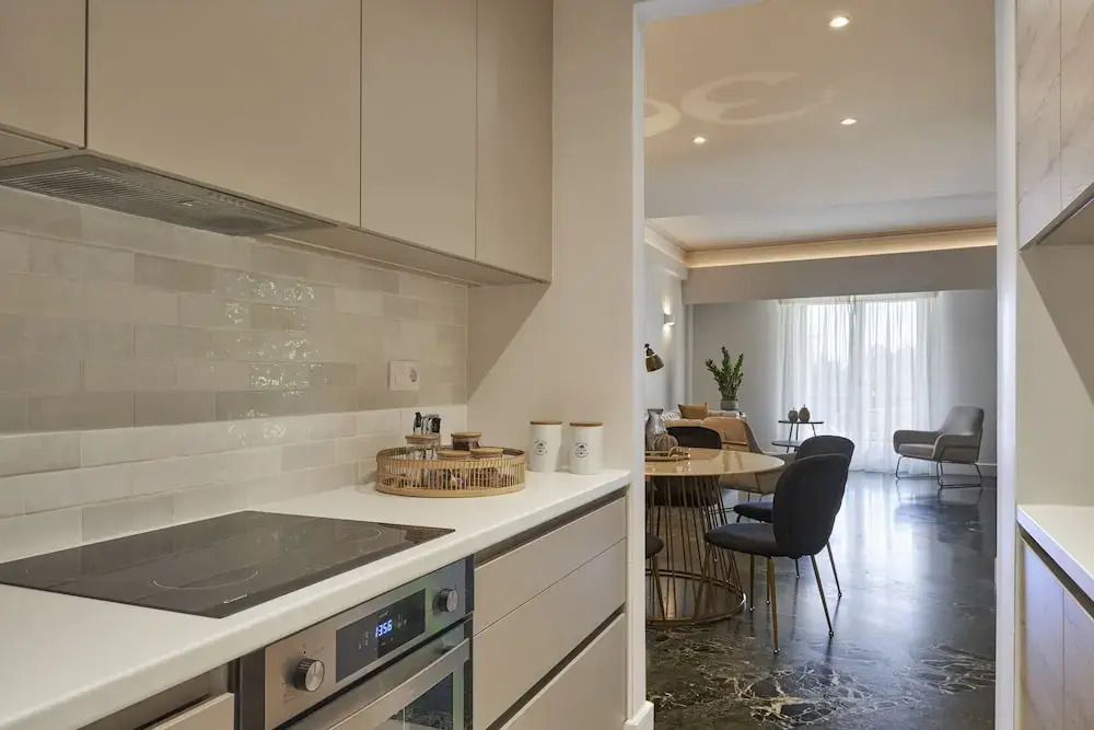 Chic n Bright 3 Bd Apt with Hilton View