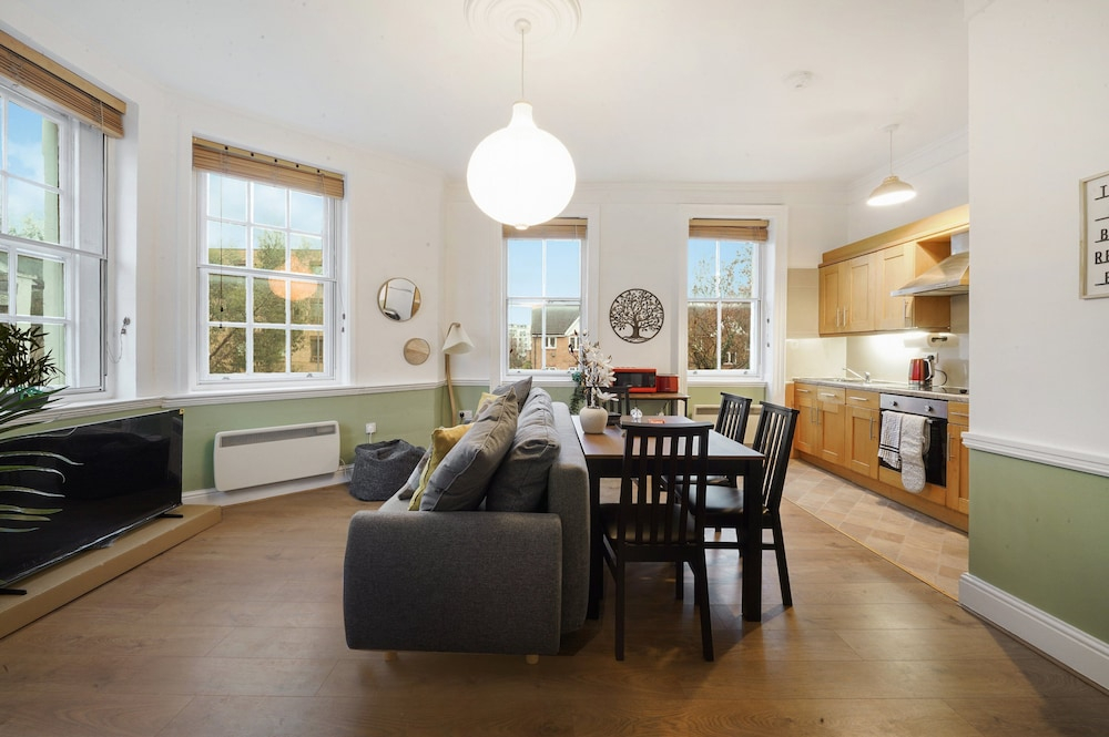 Modern 2 Bed Apartment in Greenwich