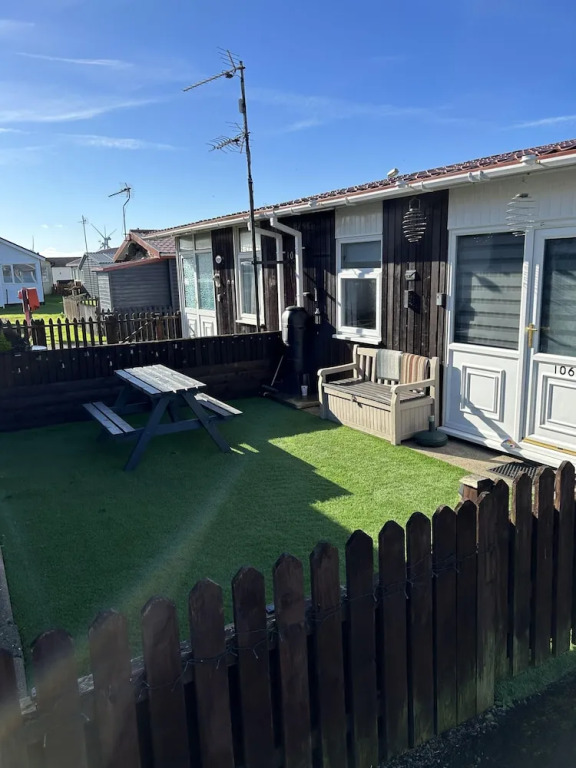 Modern One Bedroom Chalet With Central Heating