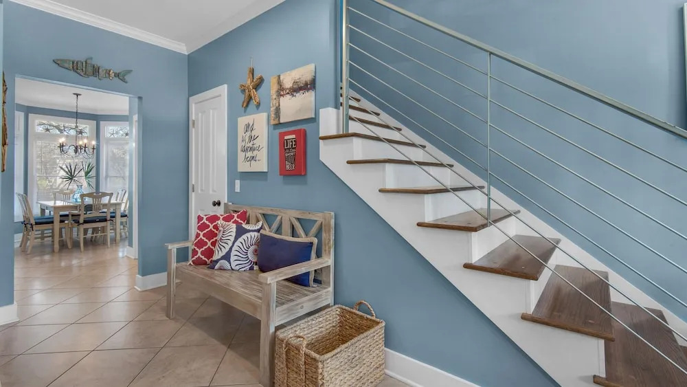 Spacious 3br, Dreamy Backyard, 2 Pools, 6-min Stroll to Beach