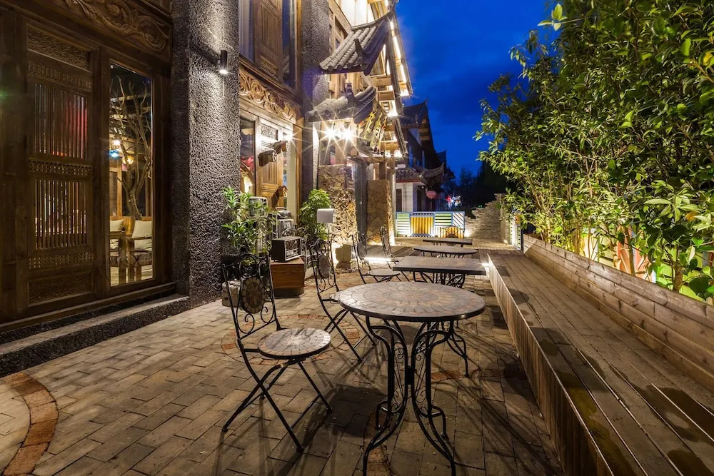 Gone with Wind coffee  Holiday Courtyard