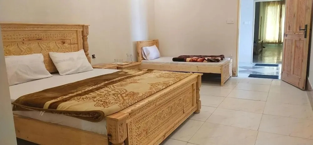 Al Sadiq Hotel & Restaurant