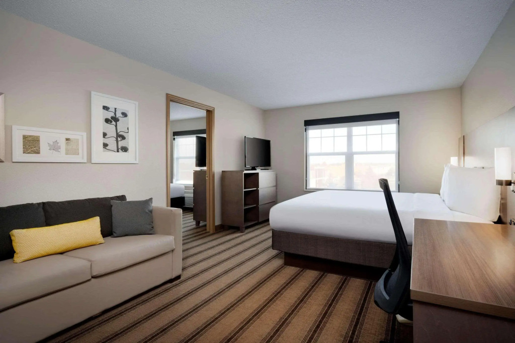 Country Inn & Suites by Radisson Albertville near Outlet Mall