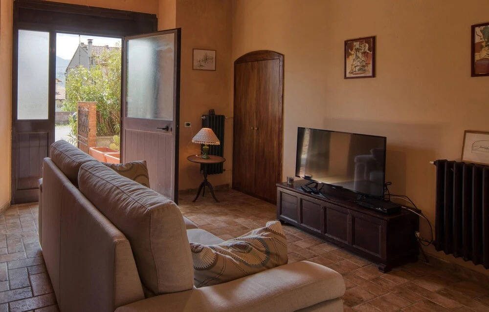 1 Bedroom Cozy Home In Montegiovi