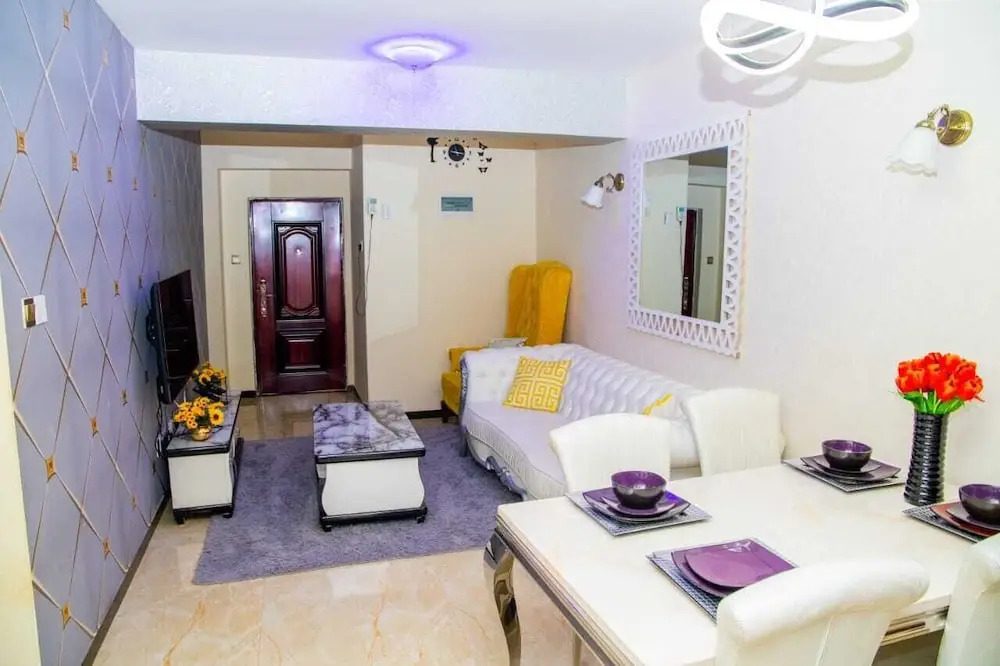 Cobot Suites Marcus Garden