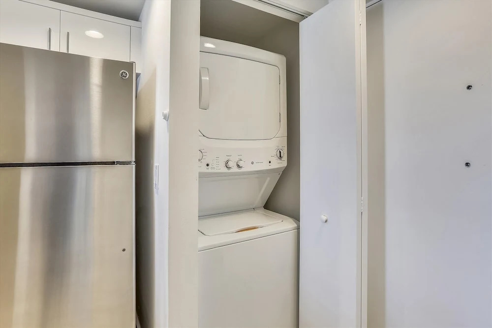 Luxurious/brand New Oceana/pools/hottubs/ W203 Great Location!