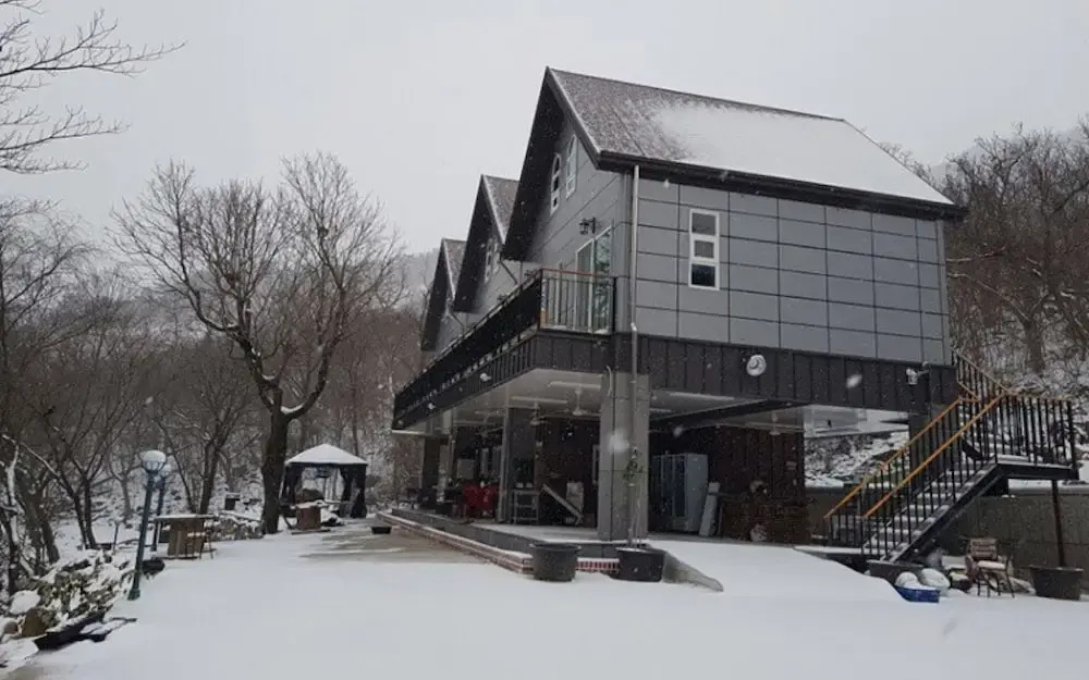 Gwangyang Banwolsanjang Pension(광양 반월산장펜션)