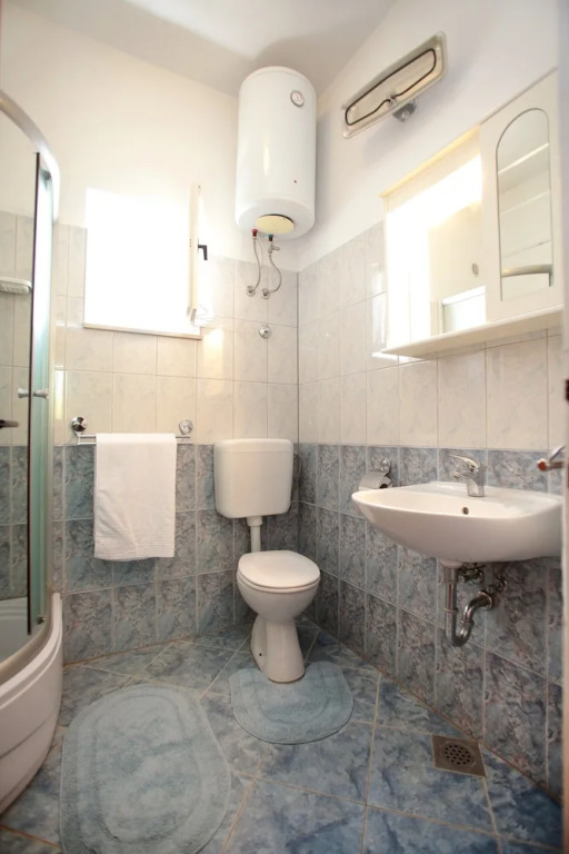 Large Apartment w. big Terrace, Next to the Beach
