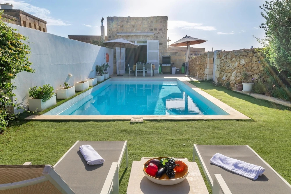 Ta Patee Pool Farmhouse in Gozo