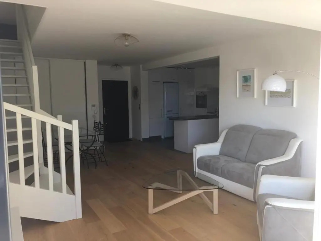 Bel appartement-duplex, équipements et literie neufs au centre ville de PERROS-GUIREC Ref 938