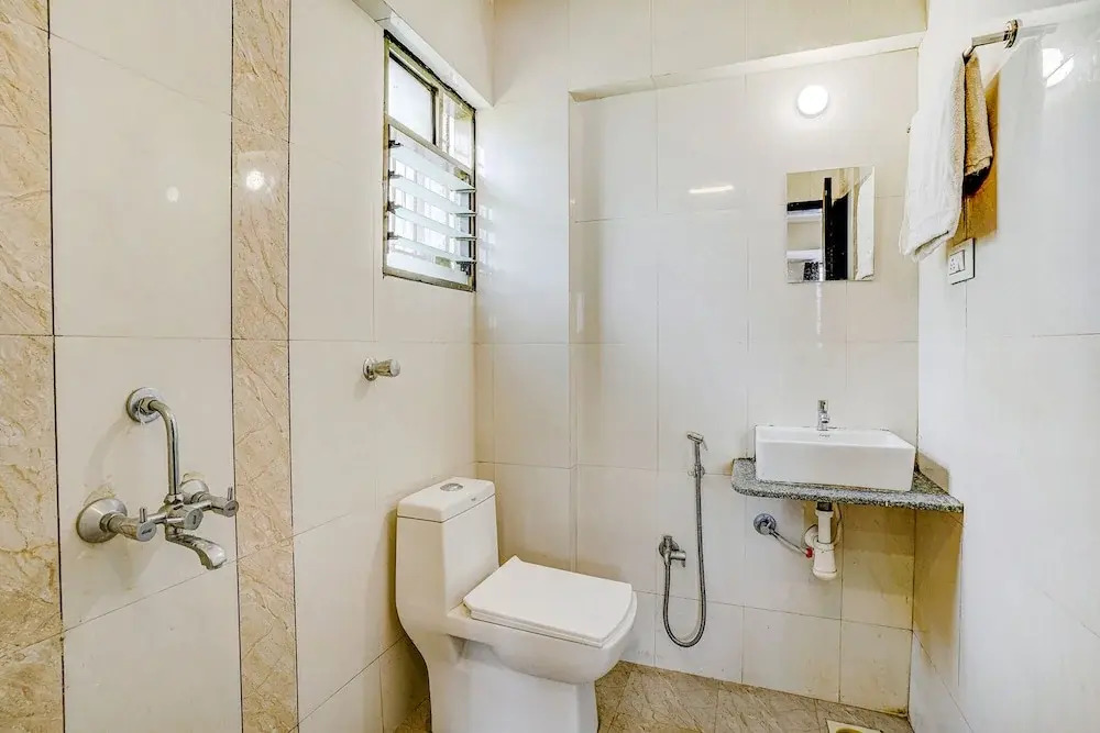 Paradise Inn by OYO Rooms