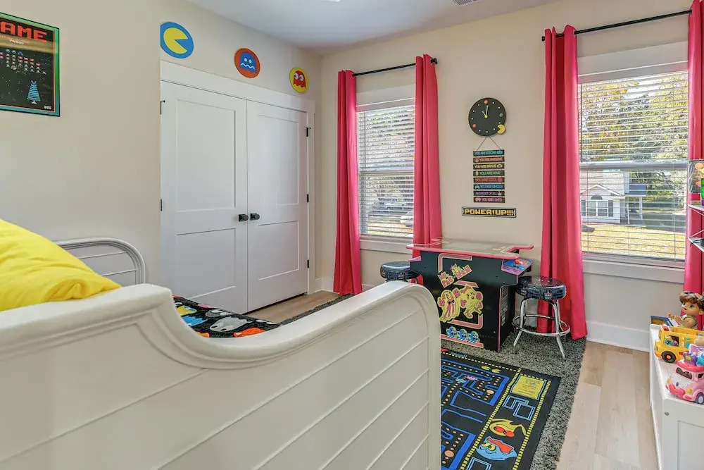 Hot Tub + Fire Pit: Home Near Dtwn Little River!