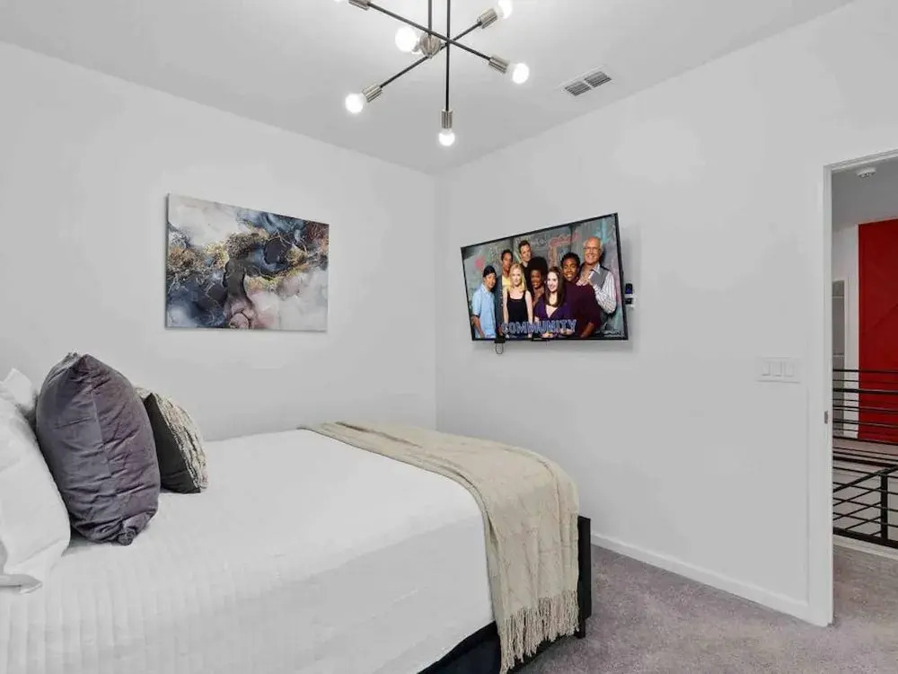 Super Blue- Sleeps 24 w Pool Movie Loft