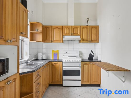 Private Room Near Bankstown Train Station & Restaurants