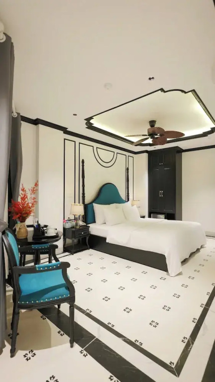 Royal Hotel - Trinh Van Bo, Nam Tu Liem