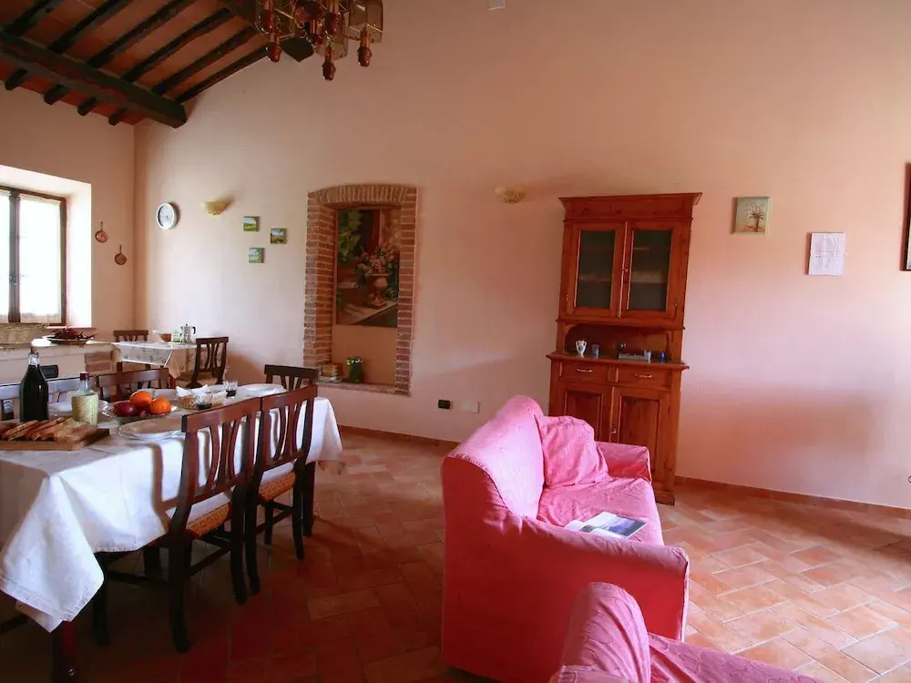 Farmhouse in Asciano With Pool & BBQ