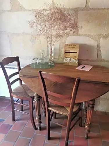 Au Pied Du Tilleul