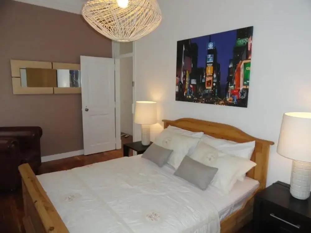 Modern 2-bed Apartment - Heart of Downtown Lisbon