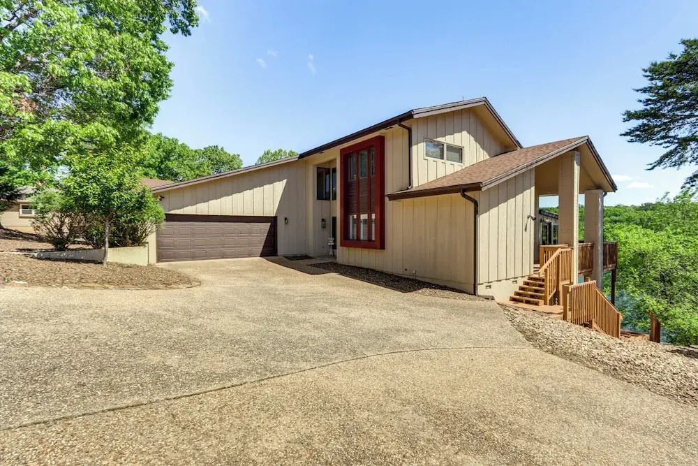 Swim & Boat Docks: Lakefront Gem in Bella Vista!