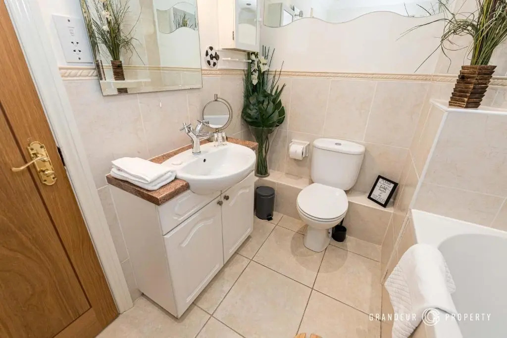 Stunning Sea View 2 Bed Triplex Apt Terrace Free Parking